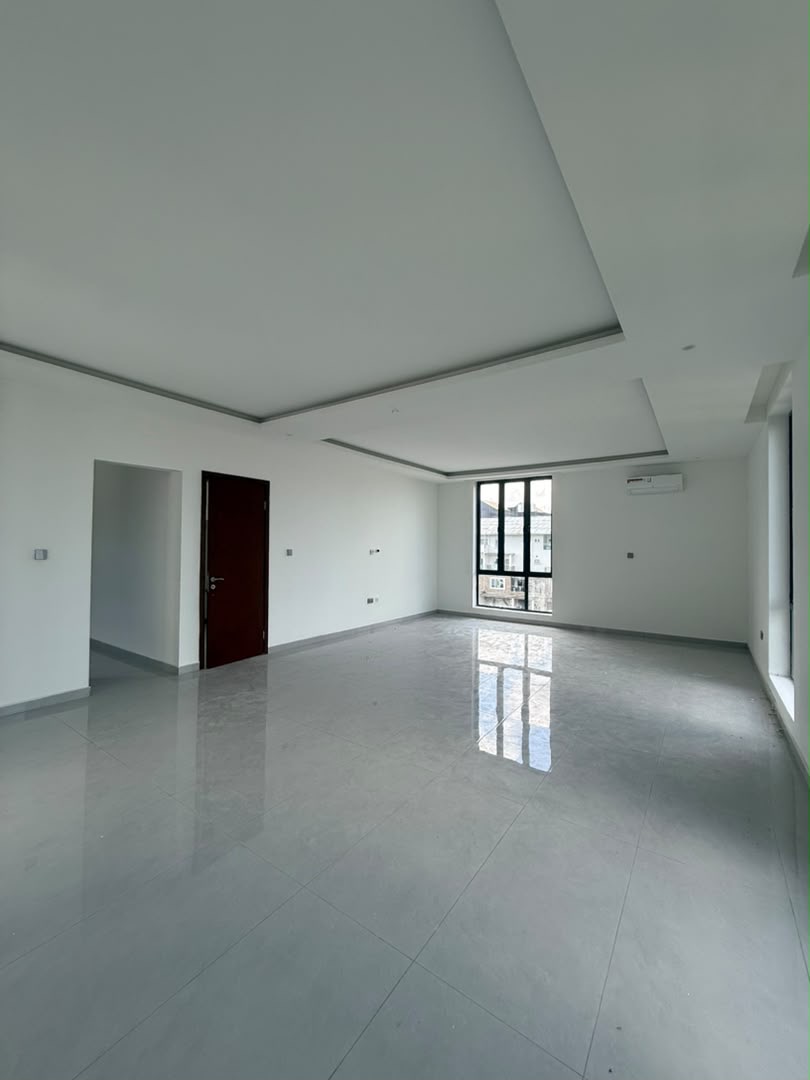5 Bedroom Fully Detached Luxury Home — gallery image