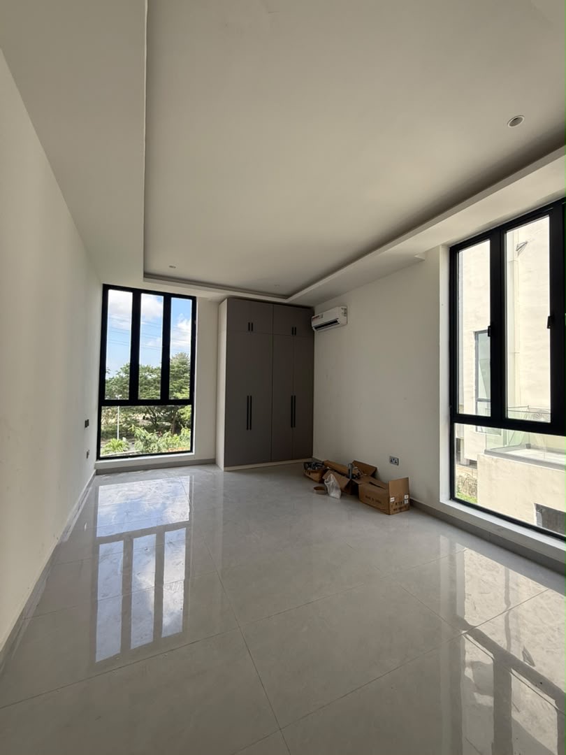 5 Bedroom Fully Detached Luxury Home — gallery image